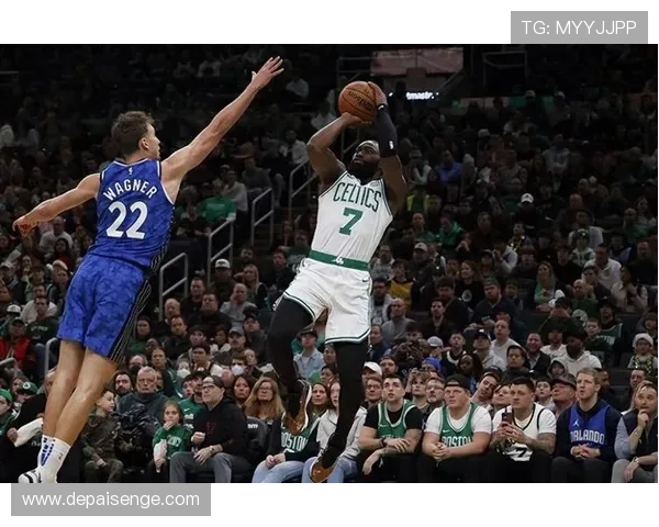 布朗爆发砍下27分领衔 凯尔特人客场大胜魔术班凯罗空砍28分